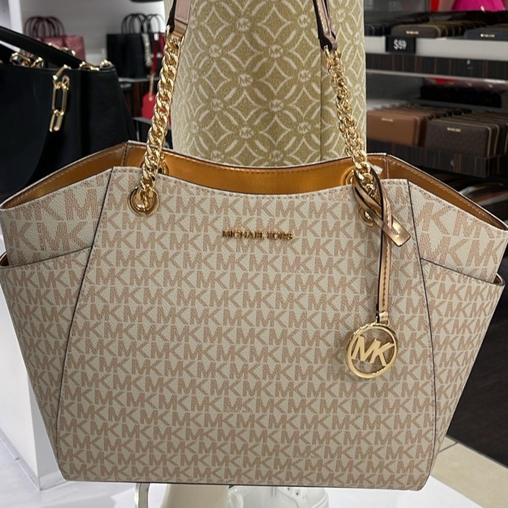 MICHAEL KORS 
Jet Set Travel Large Signature Chain Shoulder Tote Bag
Pale Gold